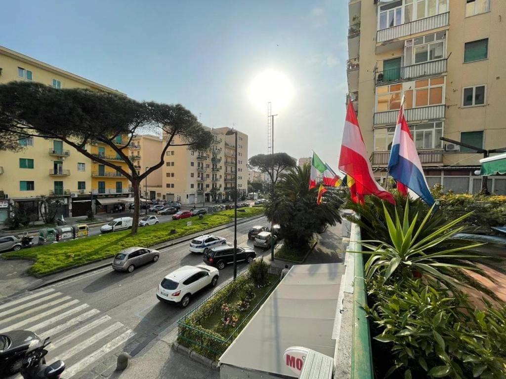 Domus Cesare Apartment Napoli Bagian luar foto