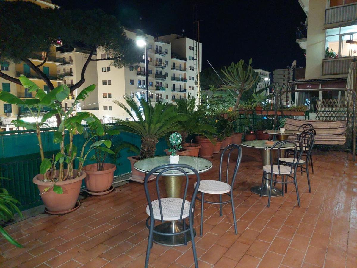 Domus Cesare Apartment Napoli Bagian luar foto