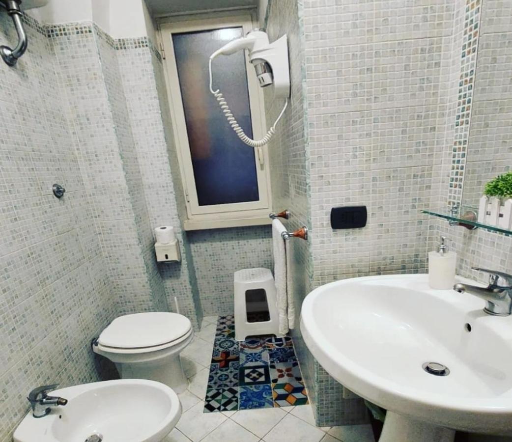 Domus Cesare Apartment Napoli Bagian luar foto