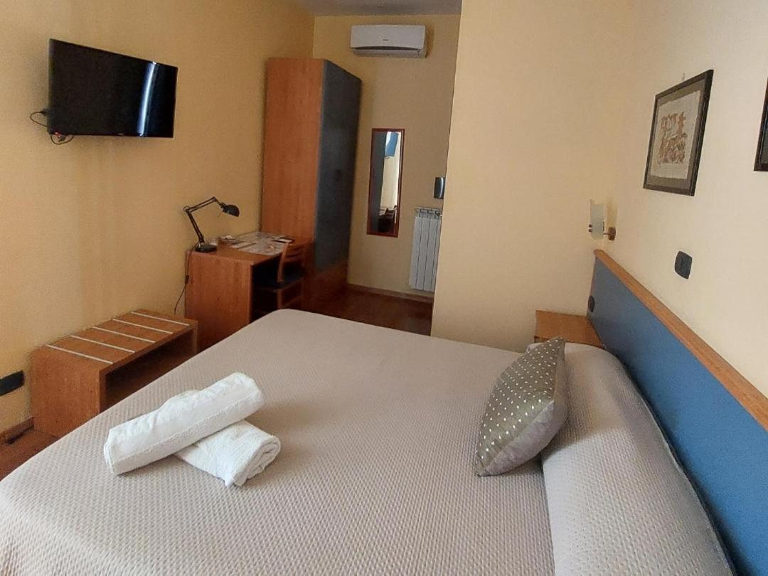 Domus Cesare Apartment Napoli Bagian luar foto